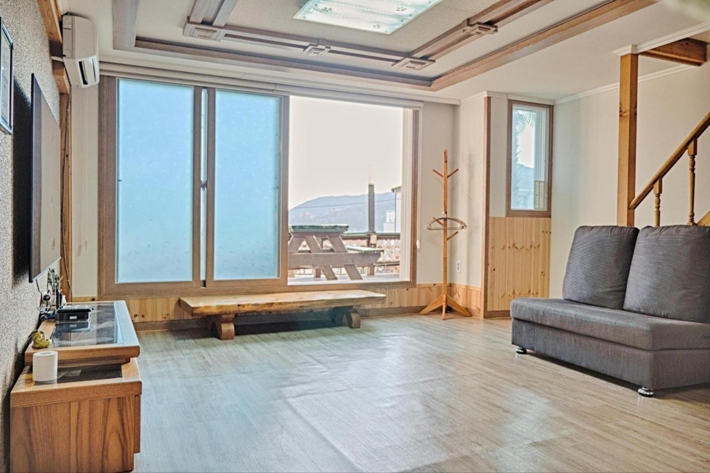 Namhae Hoho Flower Pension Room photo