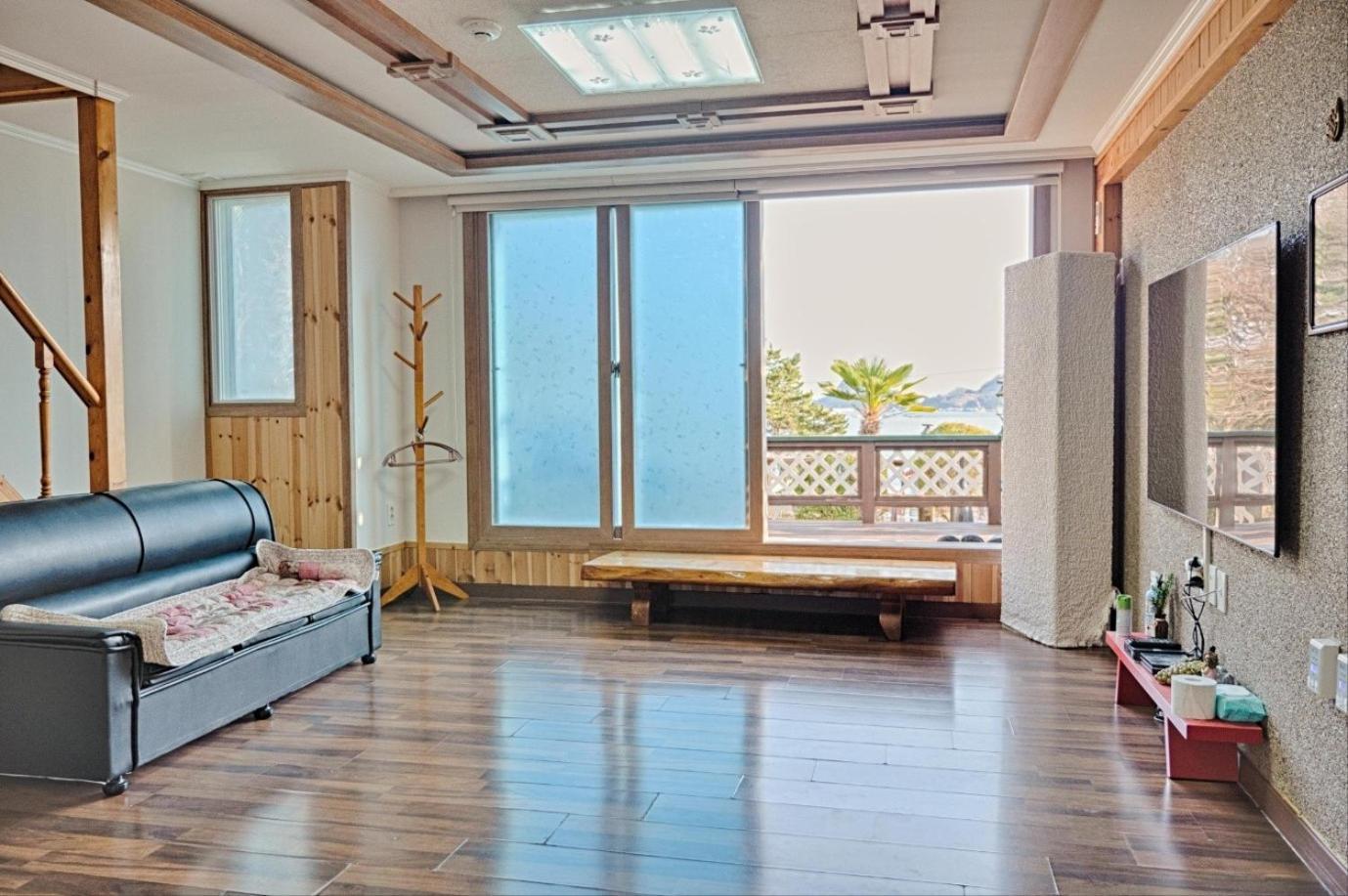 Namhae Hoho Flower Pension Room photo